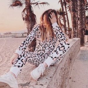 🦋New Wildfox Pink White Leopard Pullover Sweater